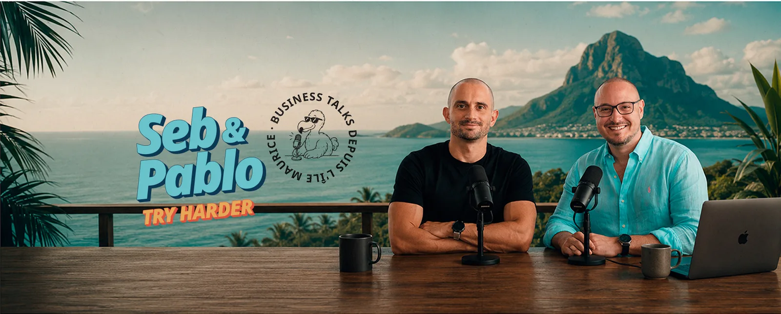 Seb et Pablo en tournage du podcast à l'Île Maurice, face au Morne Brabant